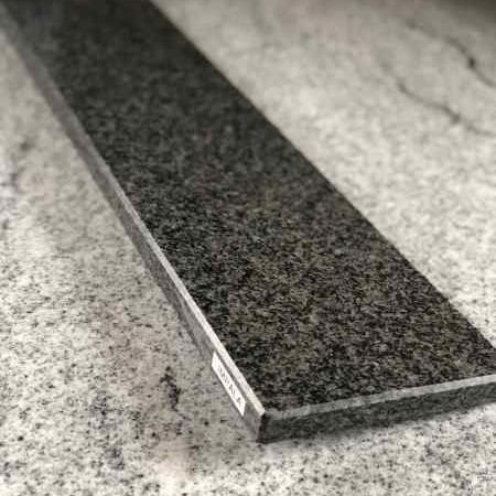 Nero Impala Fensterbank