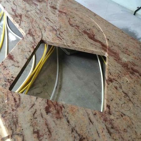 CNC Produktion Küchenarbeitsplatte aus Shivakashi poliert mit einer eingefrästen Abtropffläche