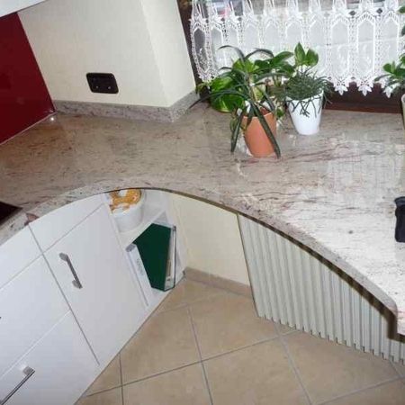 Individuell angepasste Küchenarbeitsplatte aus Shivakashi poliert