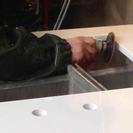 Innenpolierter Unterbau Ausschnitt durch Handarbeit