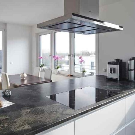 Kochinsel aus Mystic Grey Naturstein