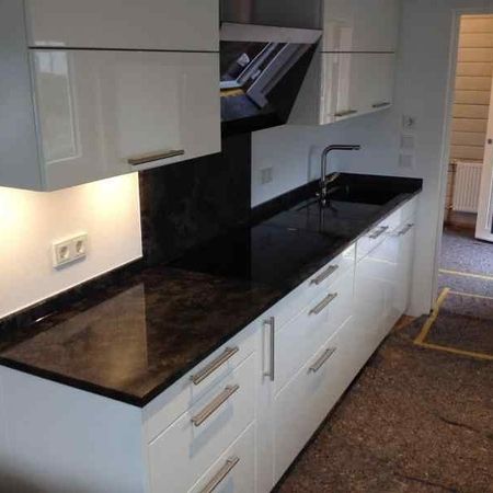 Küchenarbeitsplatte aus Mystic Grey poliert