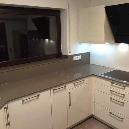 Küchenarbeitsplatte aus Quarzkomposit