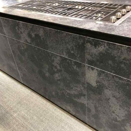 Küchenfronten aus Mystic Grey Naturstein