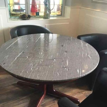 Runde Tischplatte aus Coffee Brown poliert